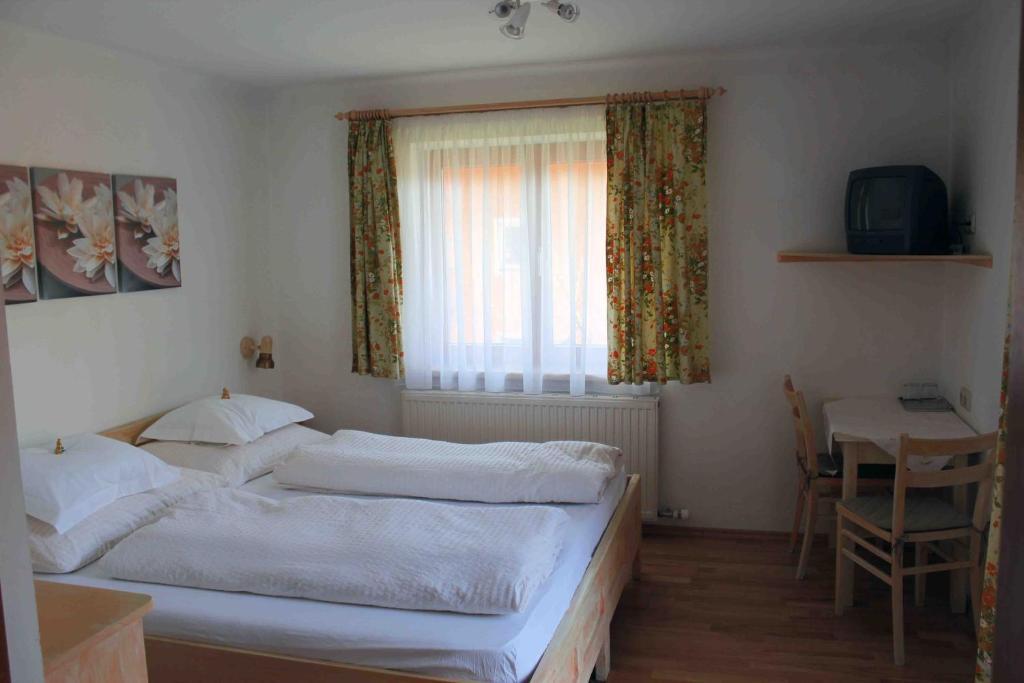 Haus Senoner Bed & Breakfast Kitzbühel Oda fotoğraf