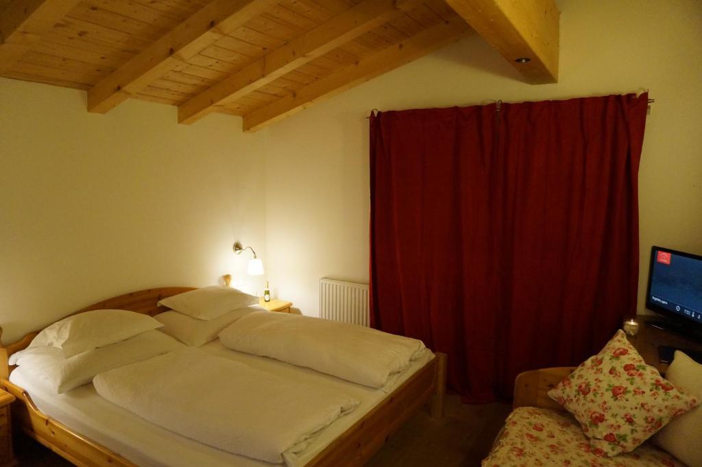 Haus Senoner Bed & Breakfast Kitzbühel Oda fotoğraf